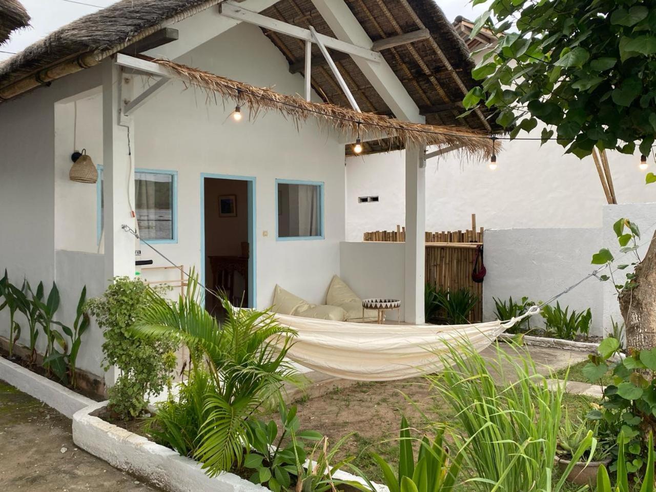 Hotel Surf Shack Grupuk Bumbang Esterno foto