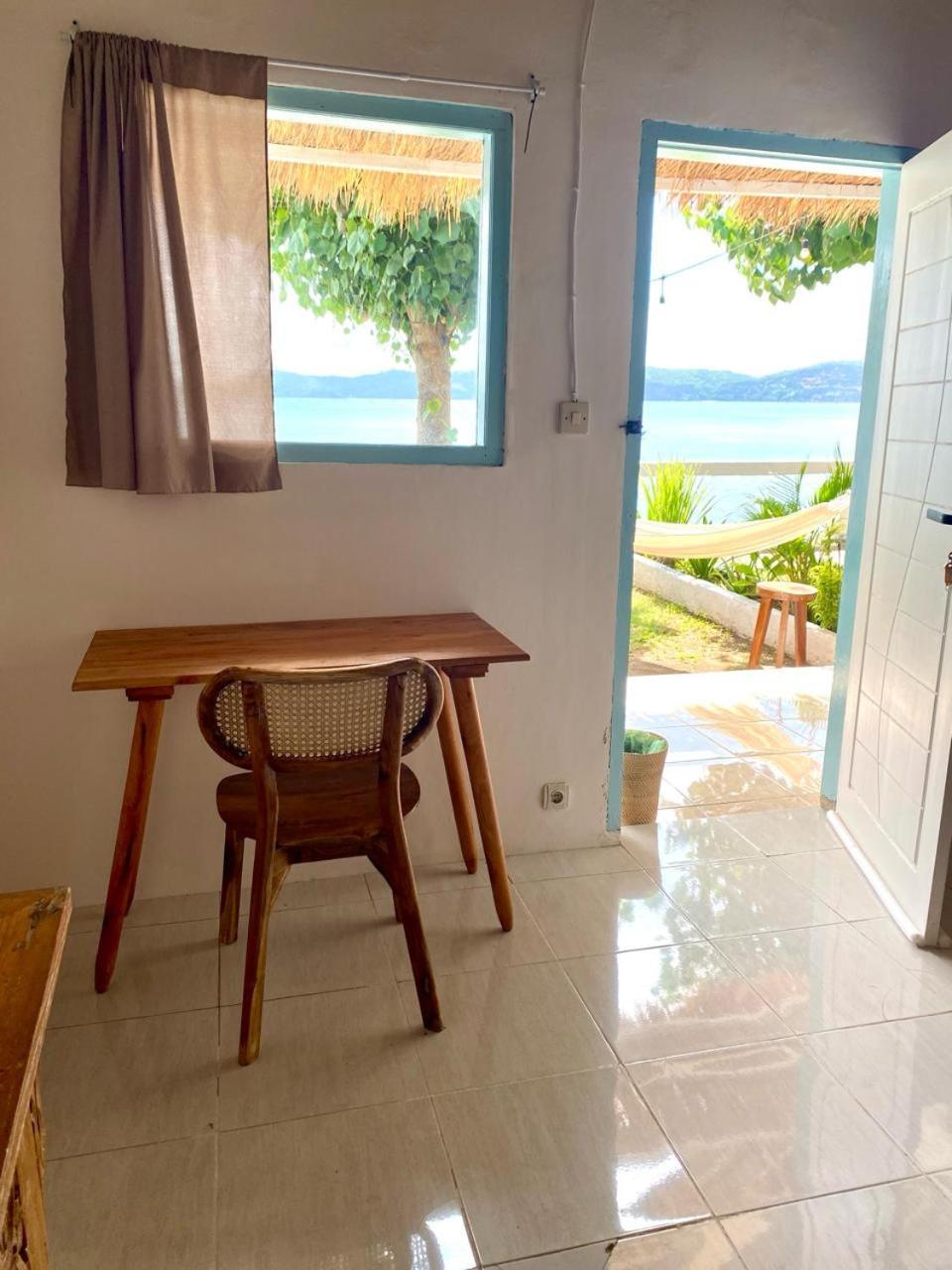 Hotel Surf Shack Grupuk Bumbang Esterno foto