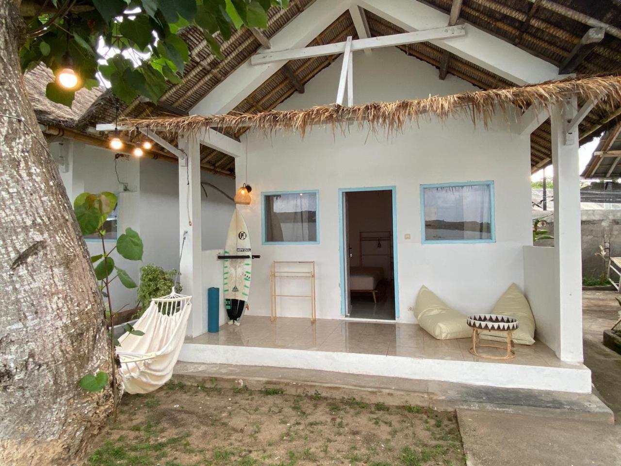 Hotel Surf Shack Grupuk Bumbang Esterno foto