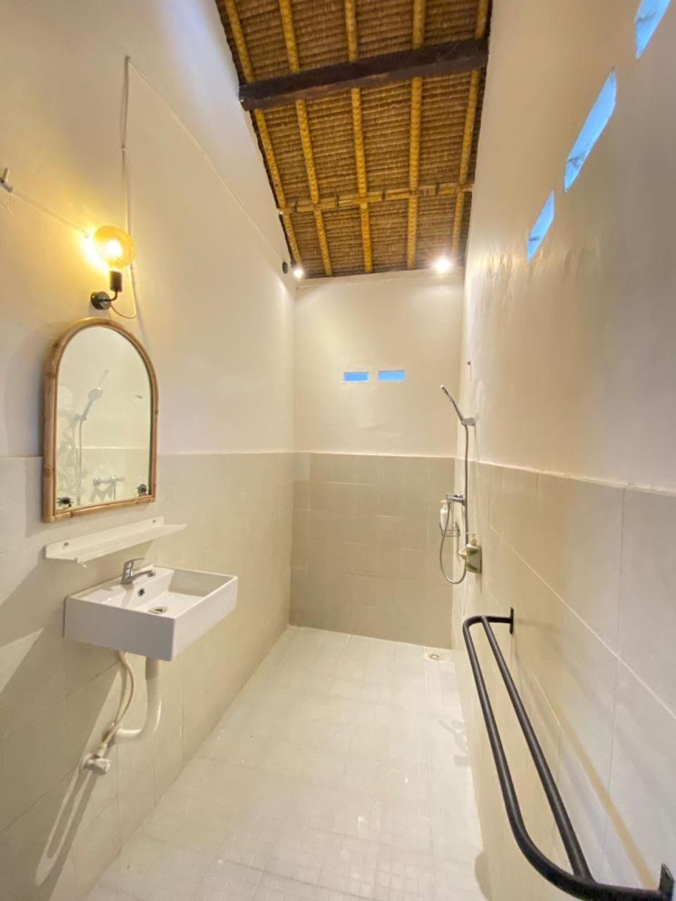 Hotel Surf Shack Grupuk Bumbang Esterno foto