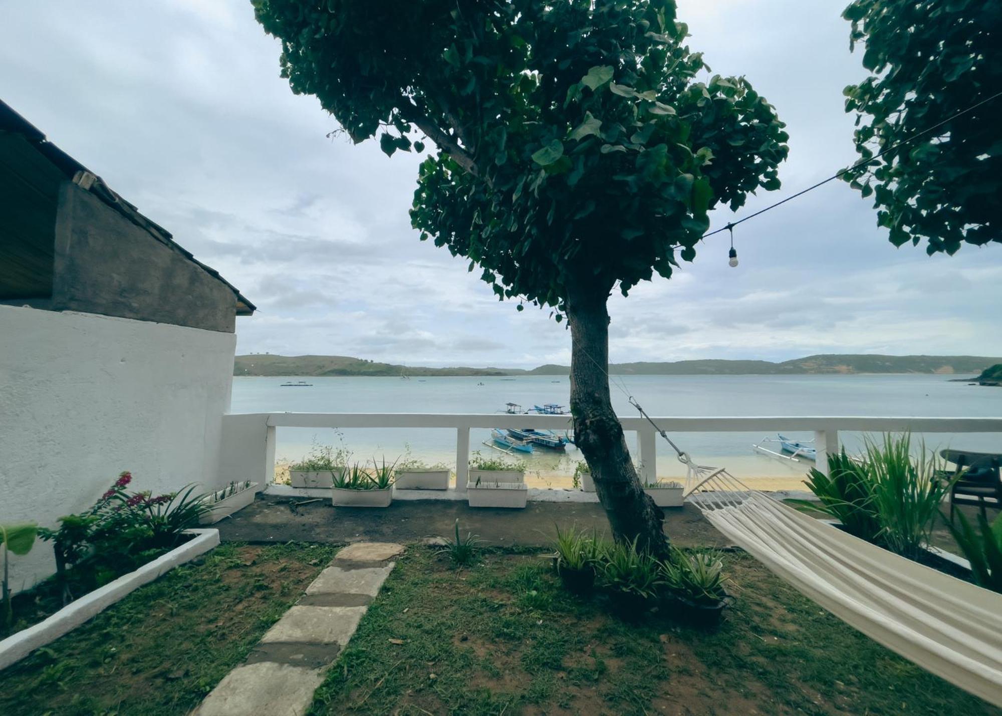 Hotel Surf Shack Grupuk Bumbang Esterno foto